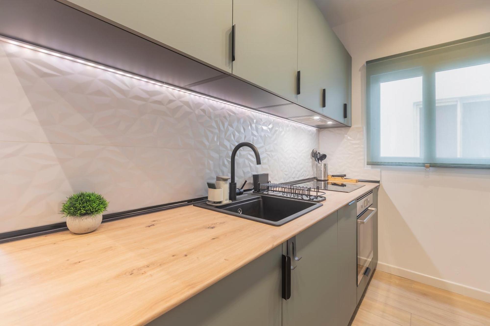 Fully Renovated Apartment In The Heart Of Fuengirola, 2 Min Walk To The Beach Bagian luar foto