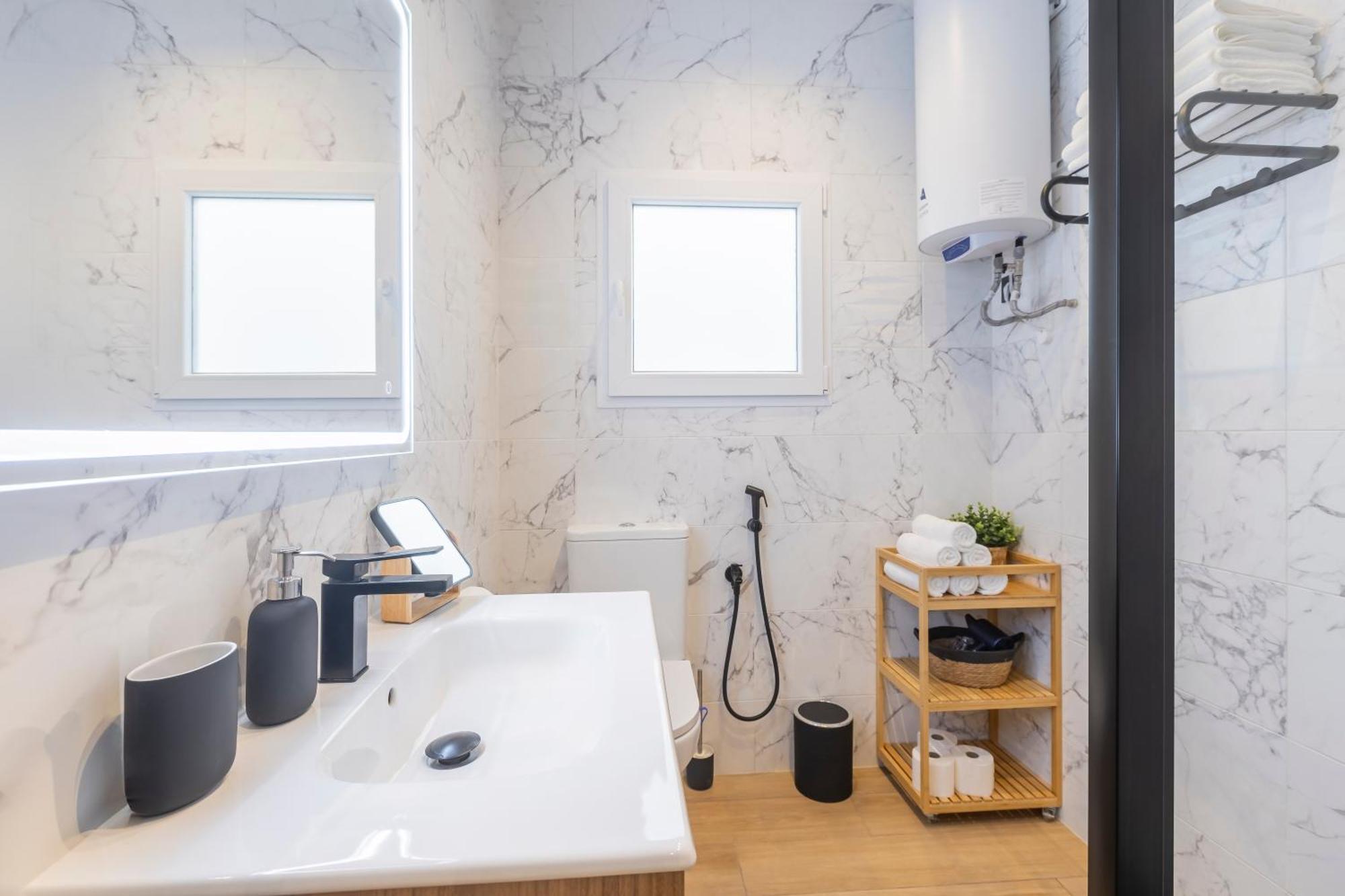 Fully Renovated Apartment In The Heart Of Fuengirola, 2 Min Walk To The Beach Bagian luar foto