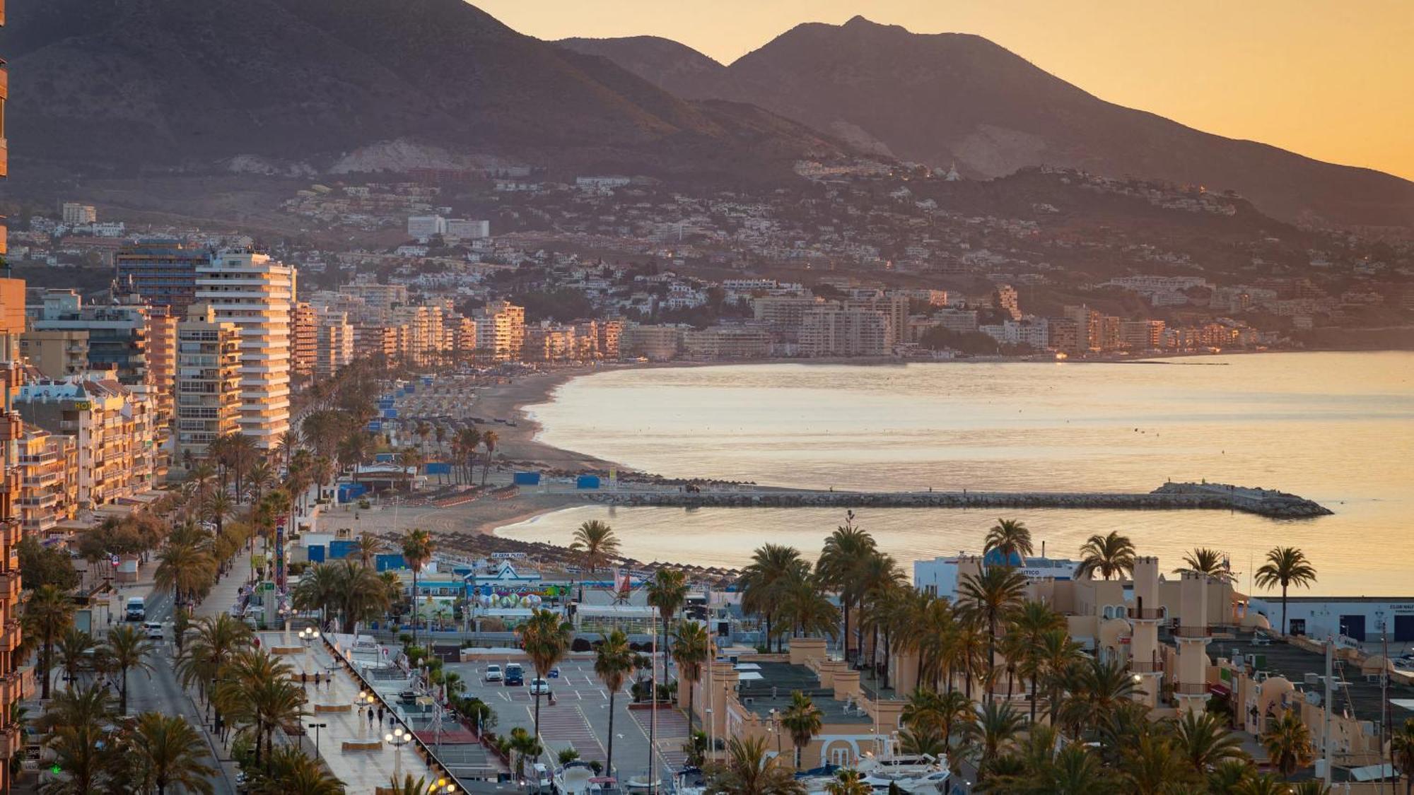 Fully Renovated Apartment In The Heart Of Fuengirola, 2 Min Walk To The Beach Bagian luar foto